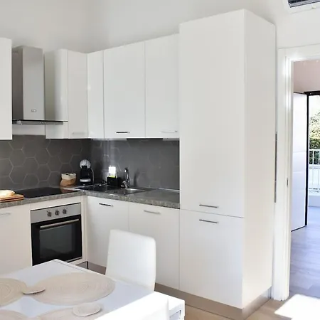 Renovated 400 Meters From The Sea With Garden Villa