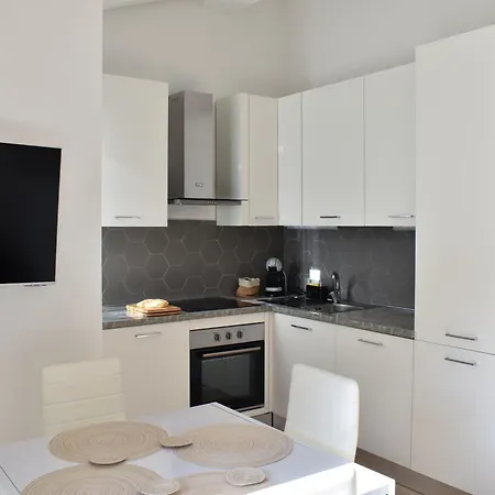 Renovated 400 Meters From The Sea With Garden Forte dei Marmi