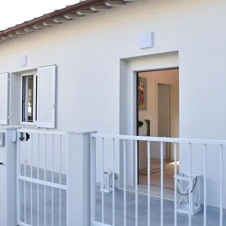 Renovated 400 Meters From The Sea With Garden Villa