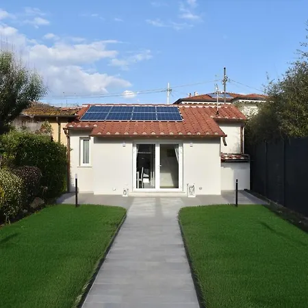 Renovated 400 Meters From The Sea With Garden Villa