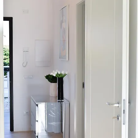 Villa Renovated 400 Meters From The Sea With Garden