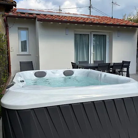 Con Jacuzzi Forte dei Marmi