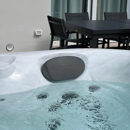 Вілла Con Jacuzzi *